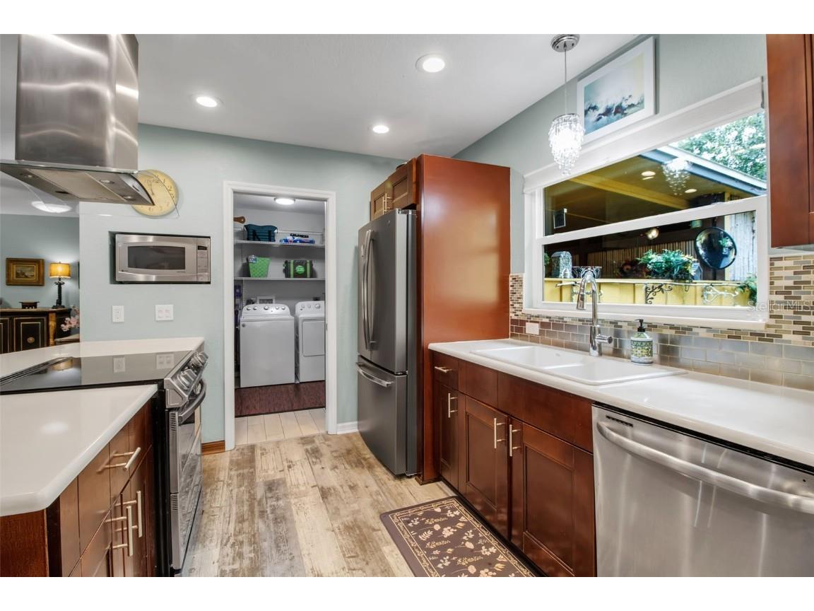 1684 Spring Creek Drive Sarasota FL 34239 A4671407 image7