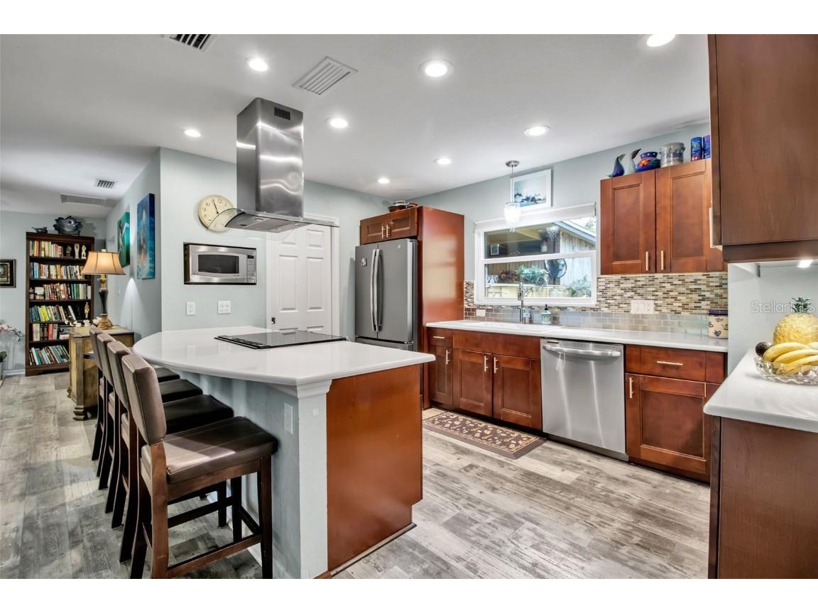 1684 Spring Creek Drive Sarasota FL 34239 A4671407 image9