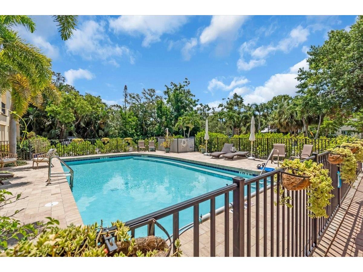 1685 Laurel Street #4 Sarasota FL 34236 A4686159 image2