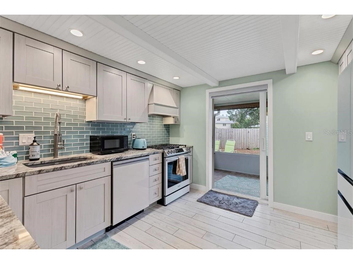 1686 Chapline Lane Sarasota FL 34231 - GULF OF MEXICO/SIESTAKEY BEACH A4672328 image12