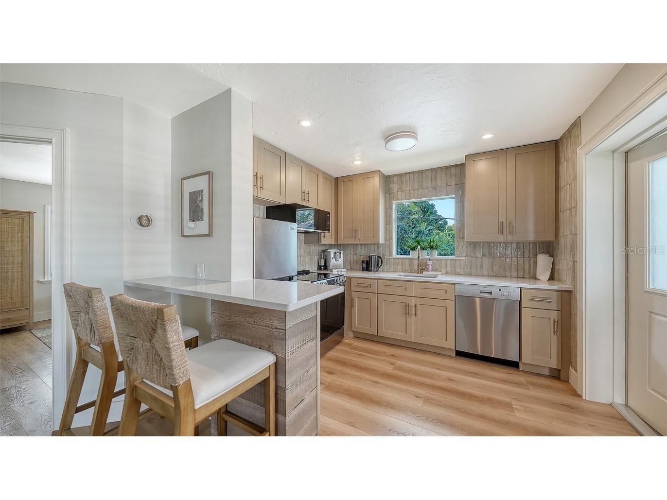 1690 Arlington Street Sarasota FL 34239 A4673742 image42