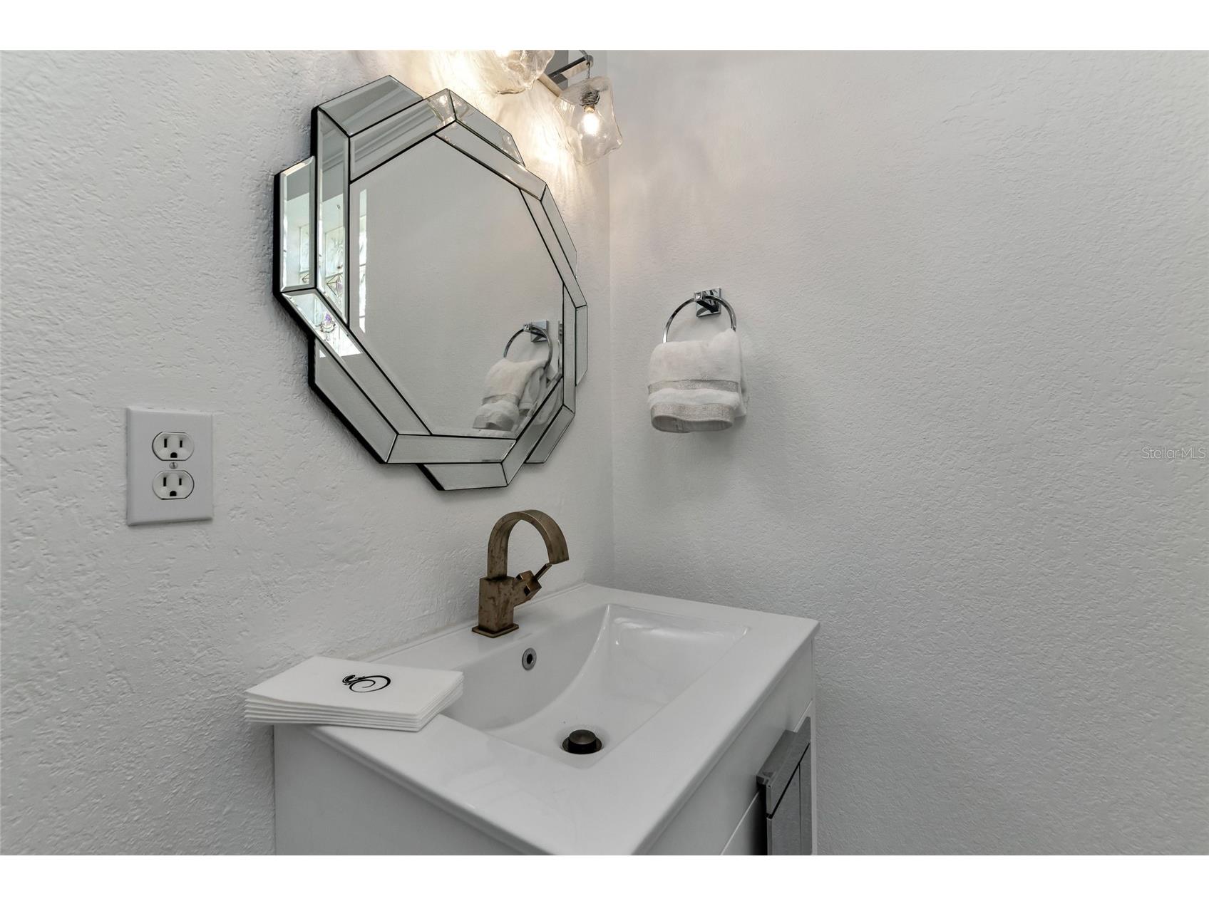 1690 Assisi Drive #12 Sarasota FL 34231 A4690125 image25
