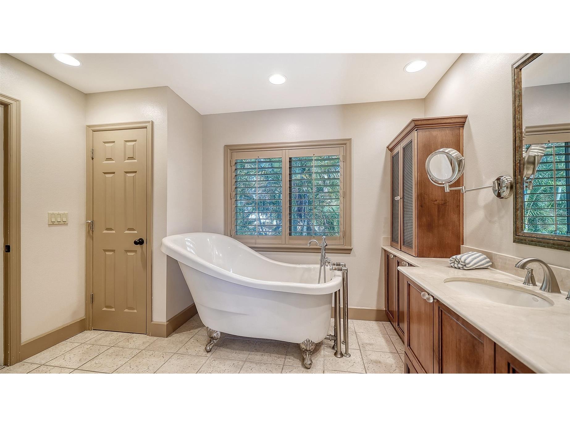 1695 Hyde Park Street Sarasota FL 34239 A4679534 image35