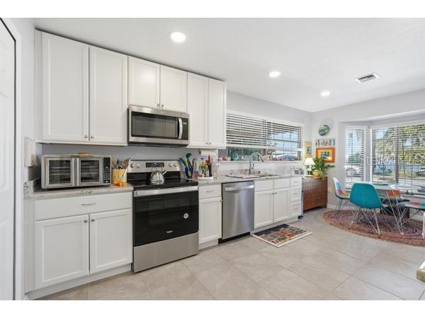 17 E Live Oak Avenue Yalaha FL 34797 - LAKE HARRIS G5107142 image3