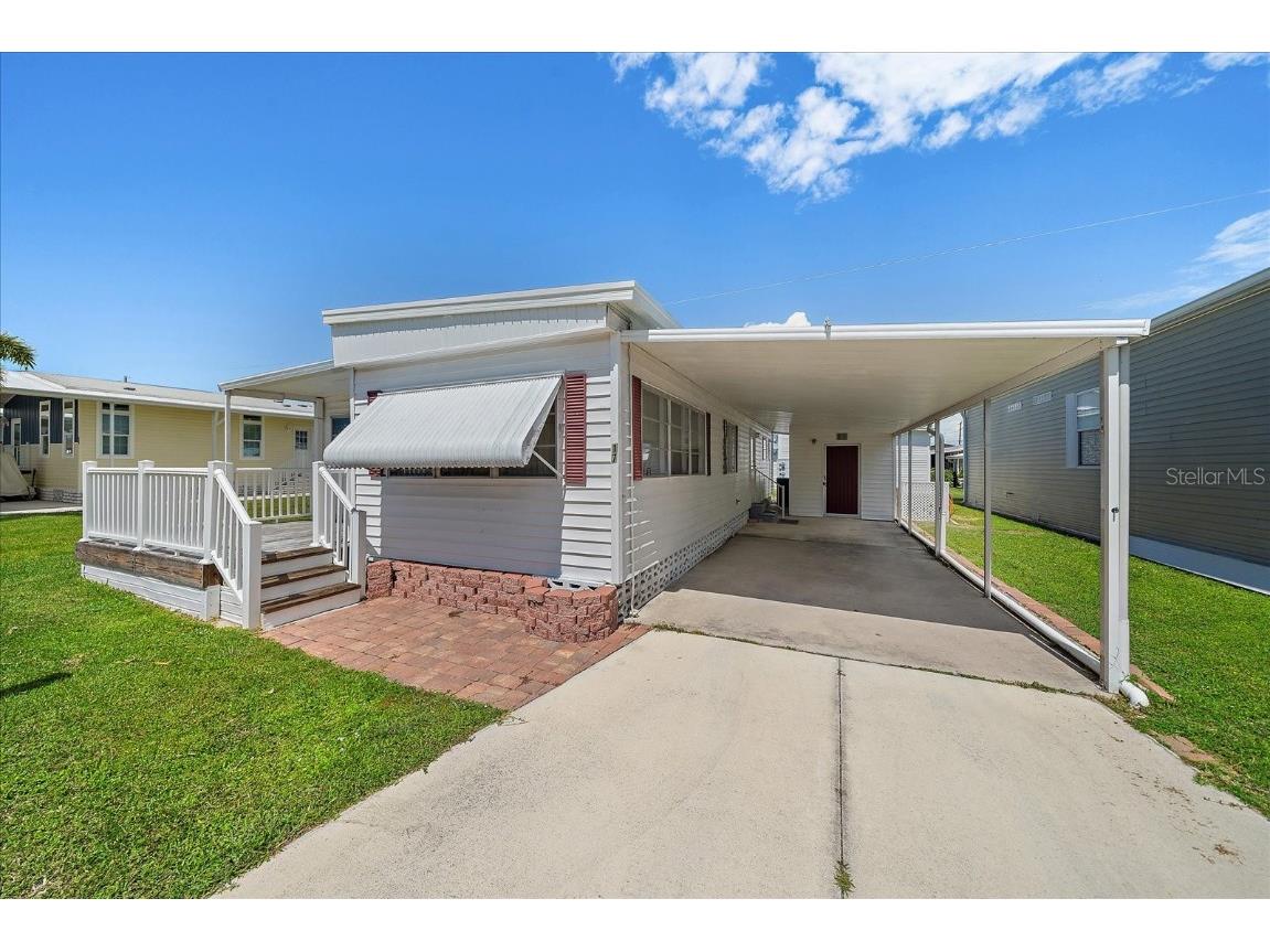 17 Flores Drive Palmetto FL 34221 A4666264 image2