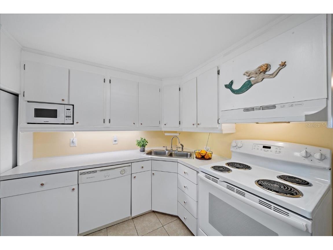 17 Flores Drive Palmetto FL 34221 A4666264 image4