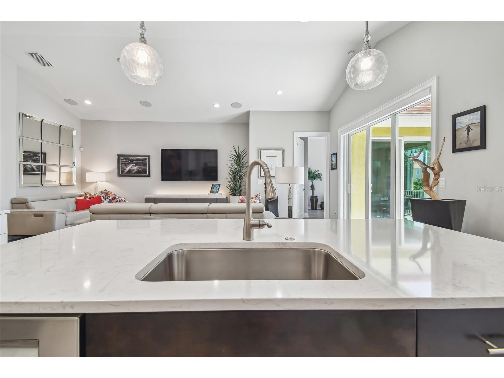 17 Franklin Court S #C Saint Petersburg FL 33711 TB8475819 image12