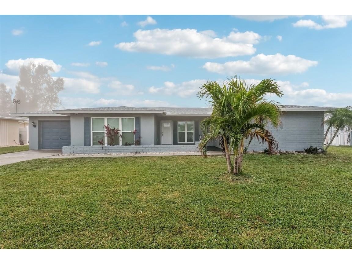 17 Golfview Road Rotonda West FL 33947 TB8333884 image1