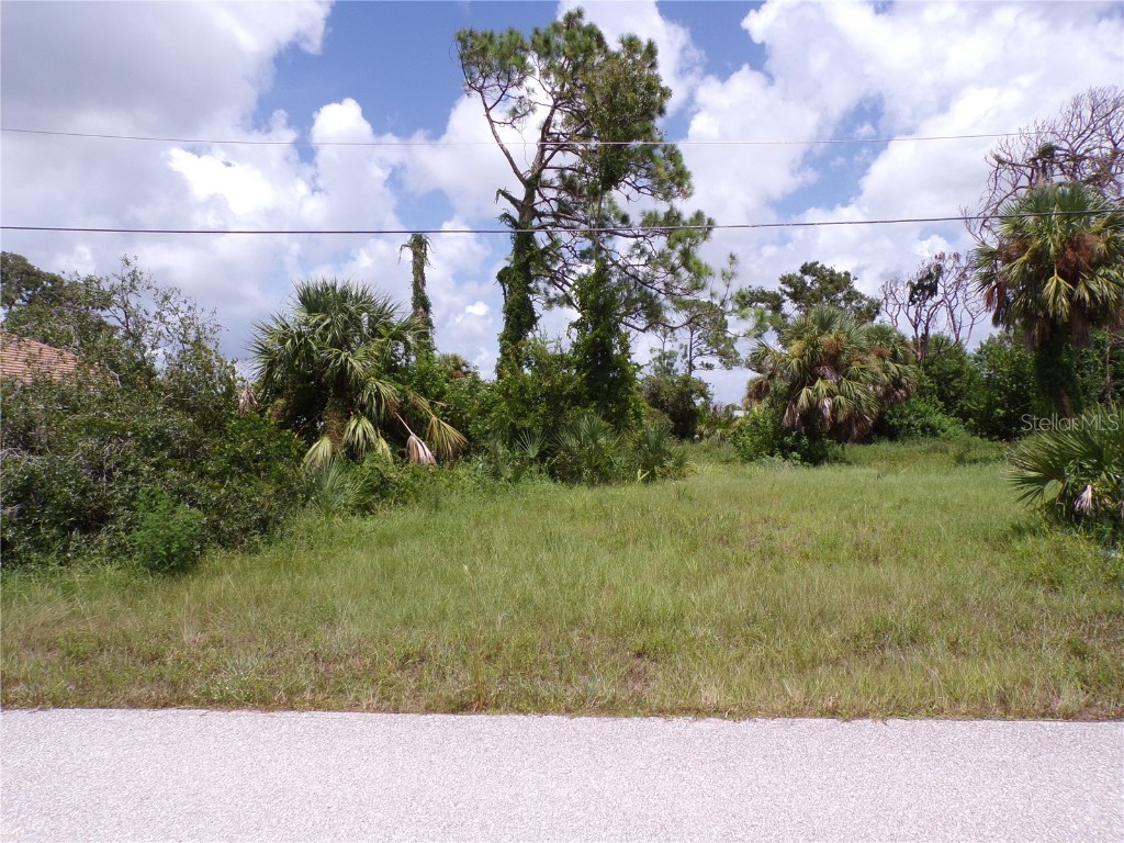 17 Tee View Road Rotonda West FL 33947 C7479328 image1