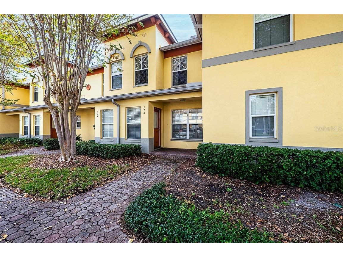 170 Coquina Bay Drive Saint Petersburg FL 33705 TB8448028 image1