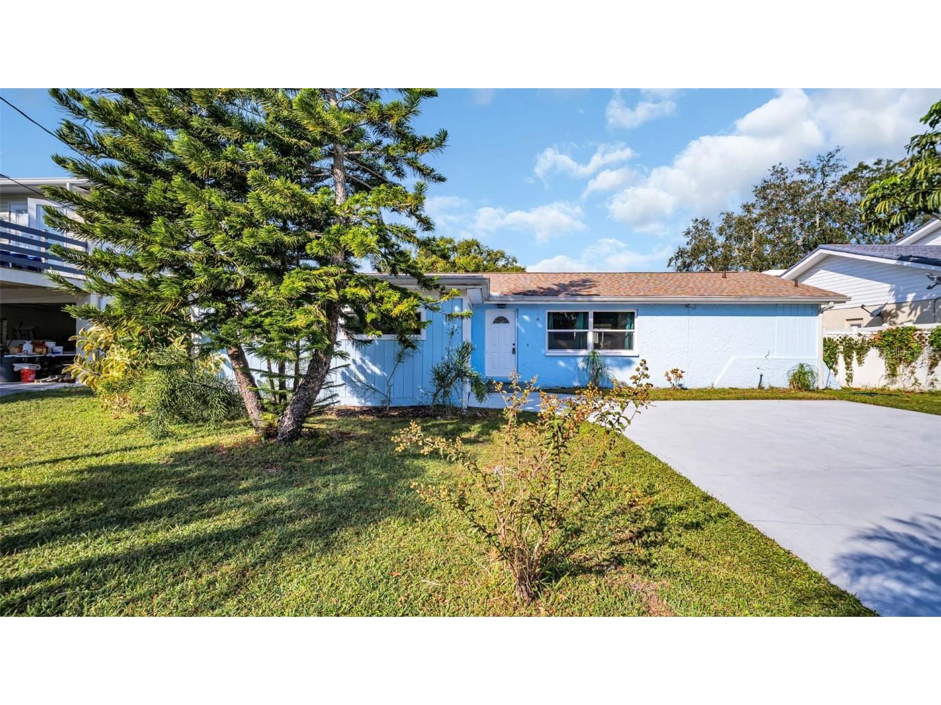 170 Lake Shore Drive W Palm Harbor FL 34684 - LAKE TARPON TB8315135 image1