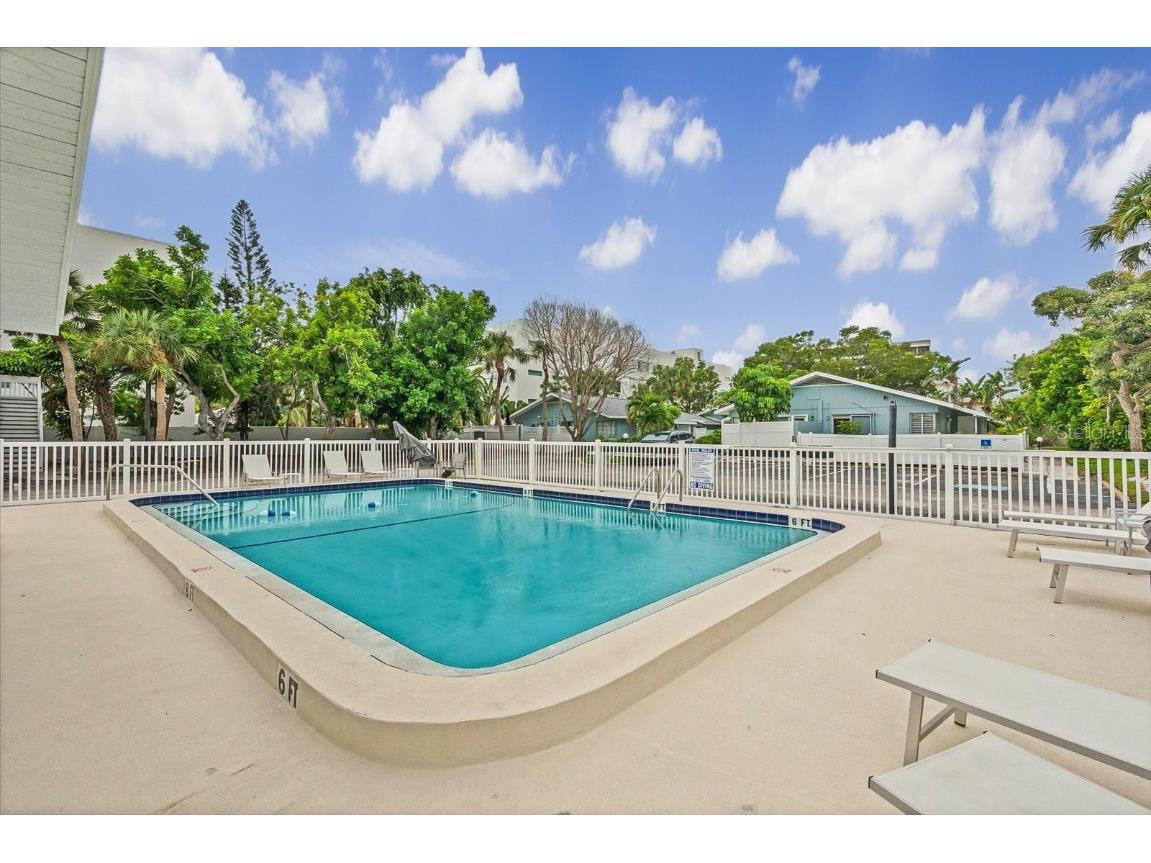 170 Roosevelt Drive #1 Sarasota FL 34236 A4662418 image12