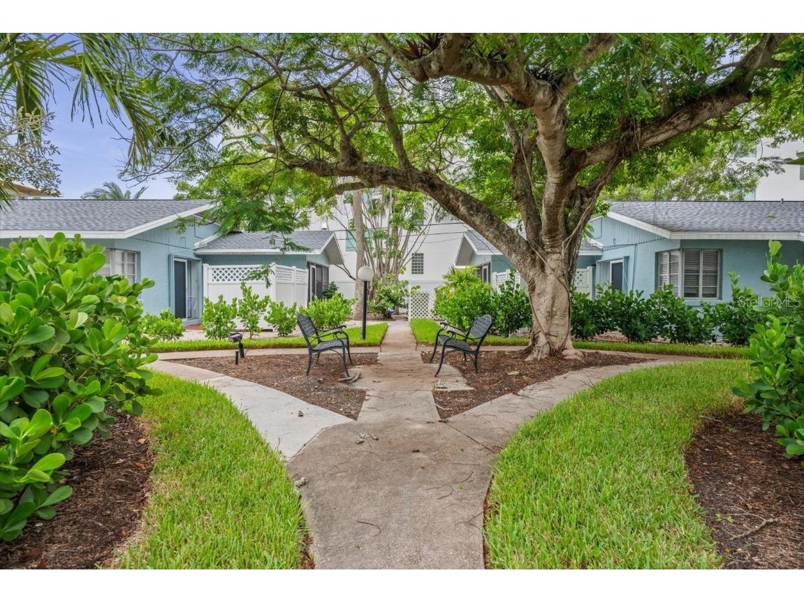 170 Roosevelt Drive #1 Sarasota FL 34236 A4662418 image15