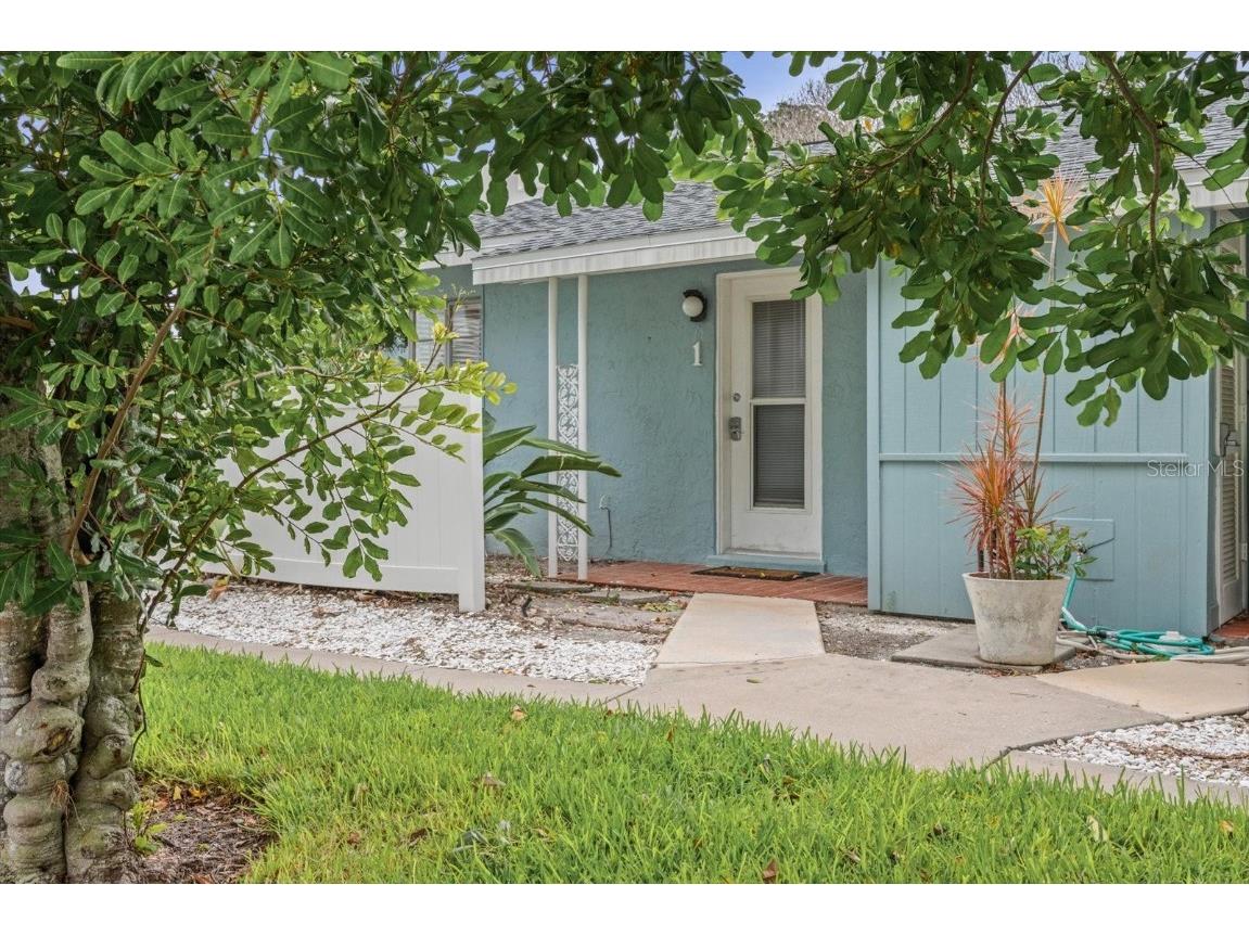 170 Roosevelt Drive #1 Sarasota FL 34236 A4662418 image3
