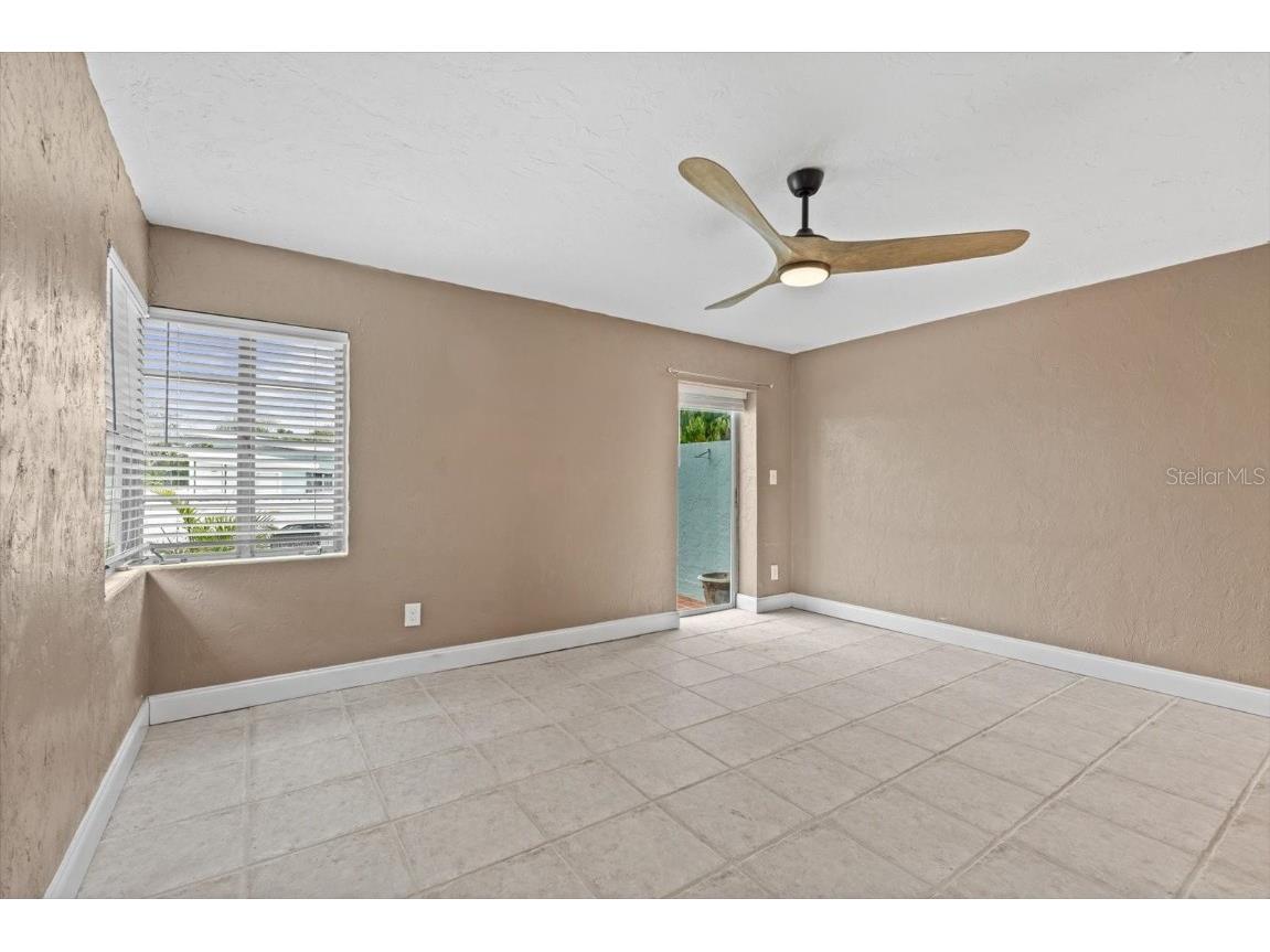 170 Roosevelt Drive #1 Sarasota FL 34236 A4662418 image4