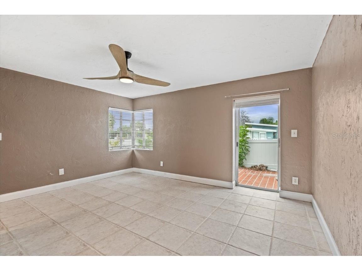 170 Roosevelt Drive #1 Sarasota FL 34236 A4662418 image5
