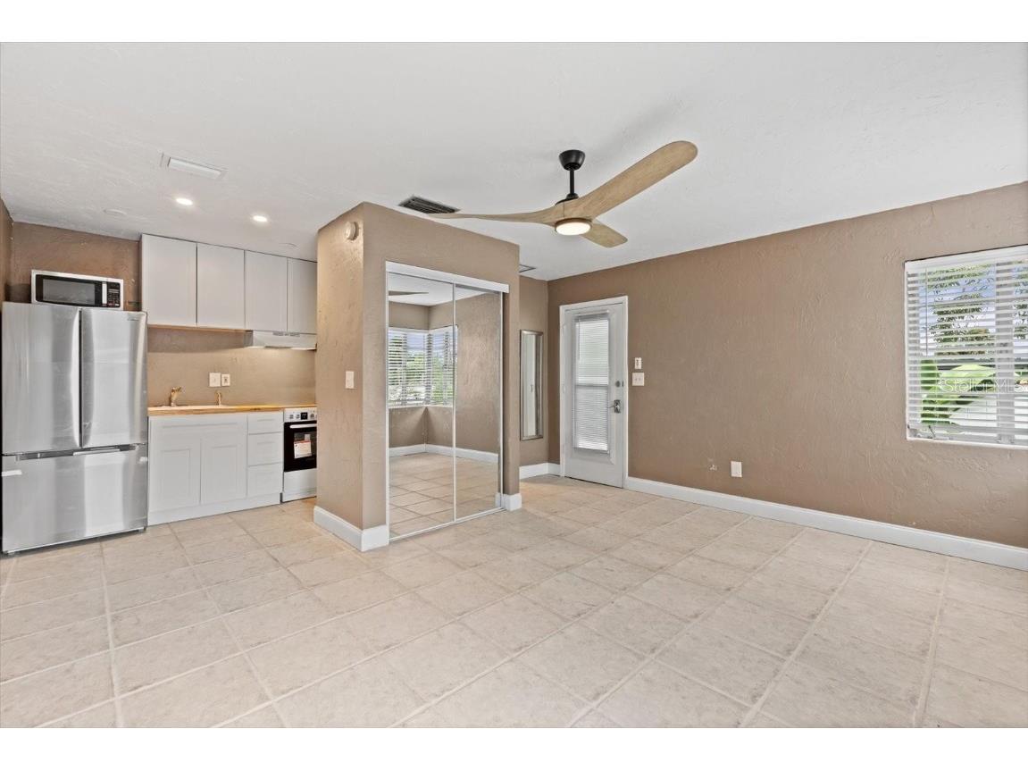 170 Roosevelt Drive #1 Sarasota FL 34236 A4662418 image6