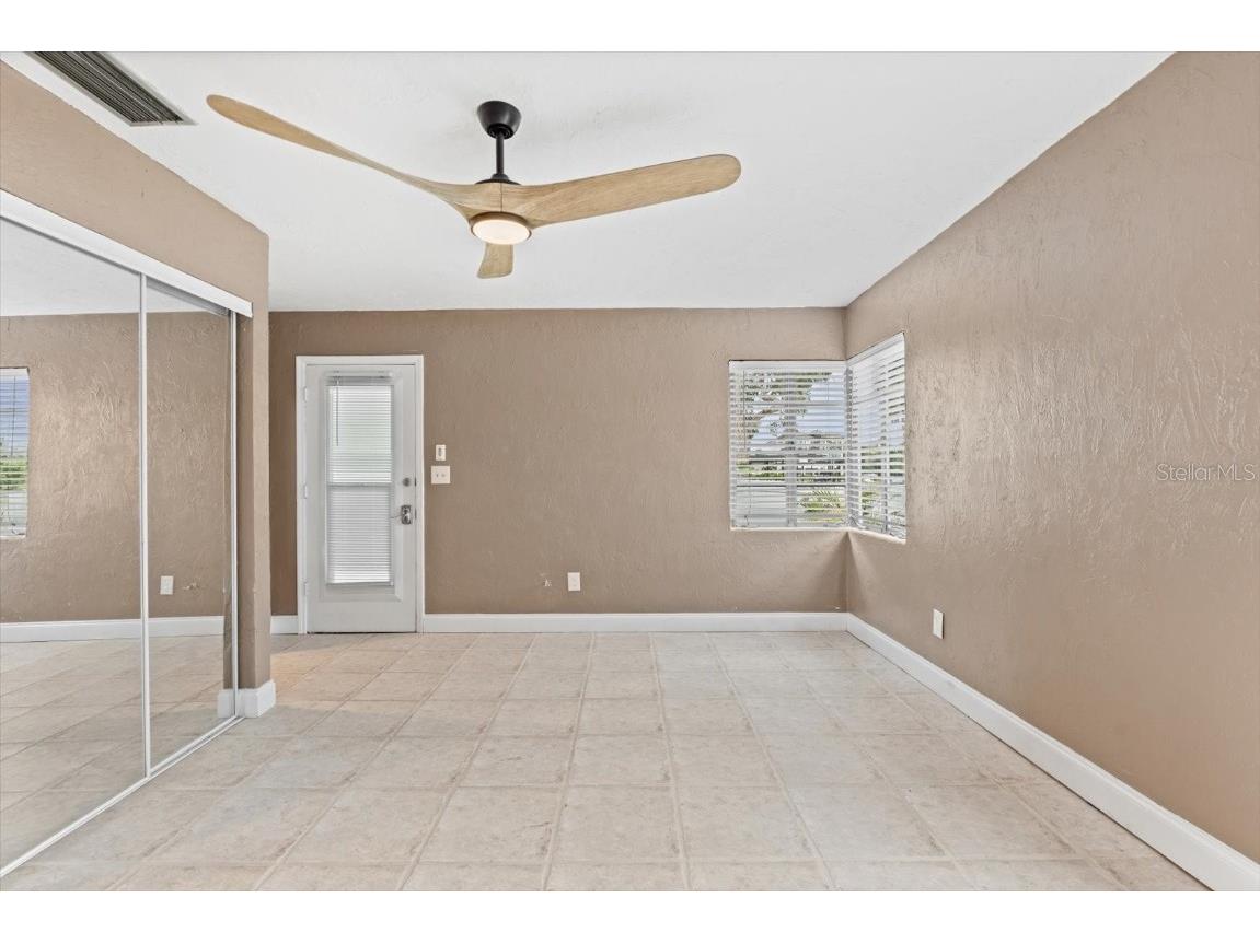 170 Roosevelt Drive #1 Sarasota FL 34236 A4662418 image9