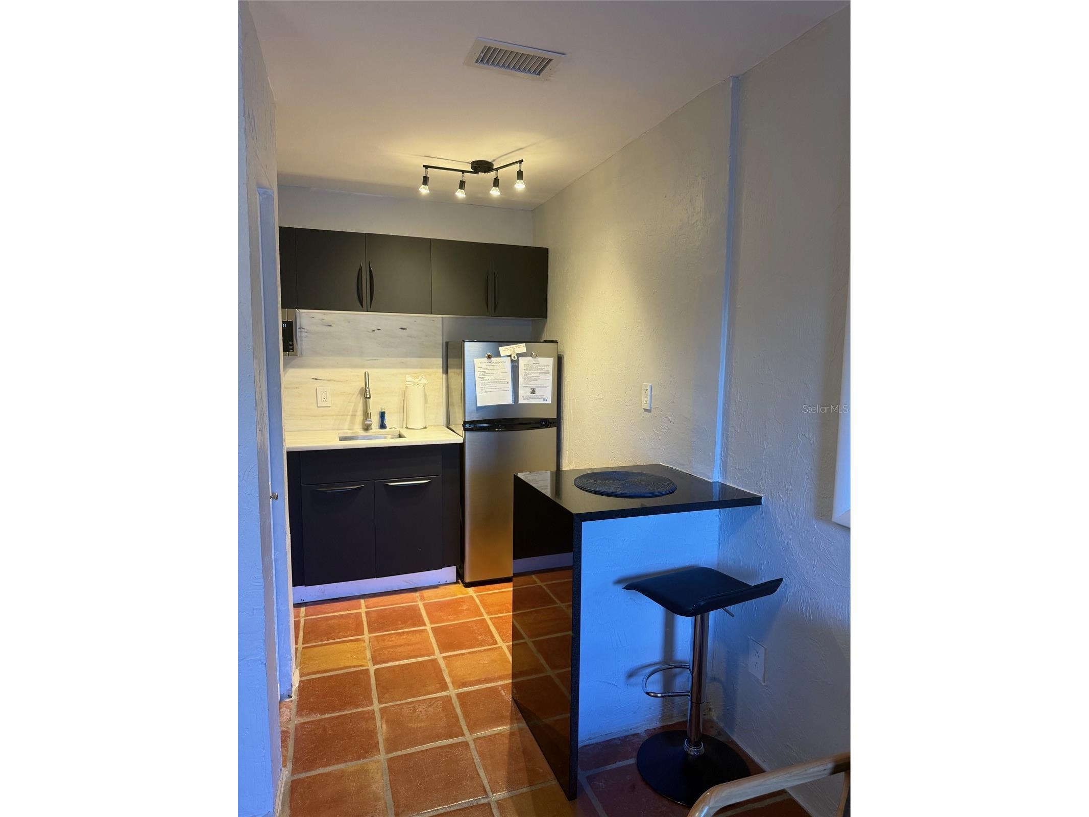 170 Roosevelt Drive #10 Sarasota FL 34236 A4670924 image10