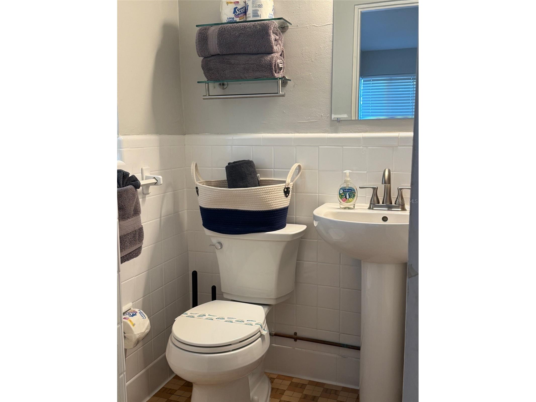 170 Roosevelt Drive #10 Sarasota FL 34236 A4670924 image19