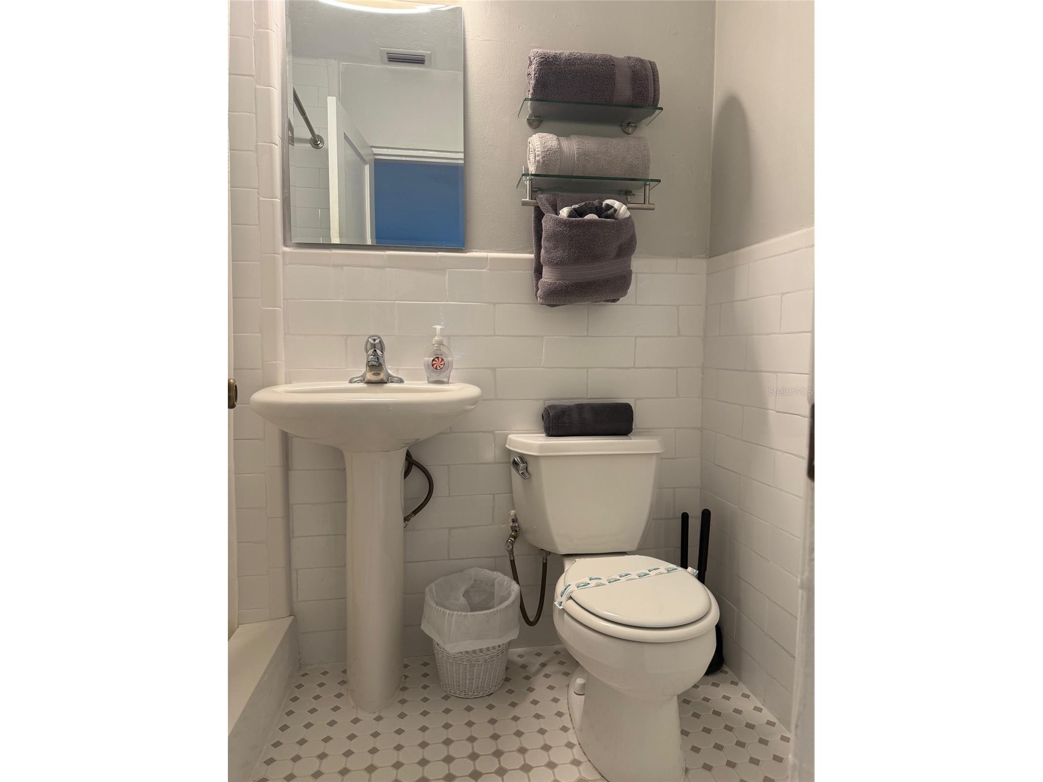 170 Roosevelt Drive #10 Sarasota FL 34236 A4670924 image21
