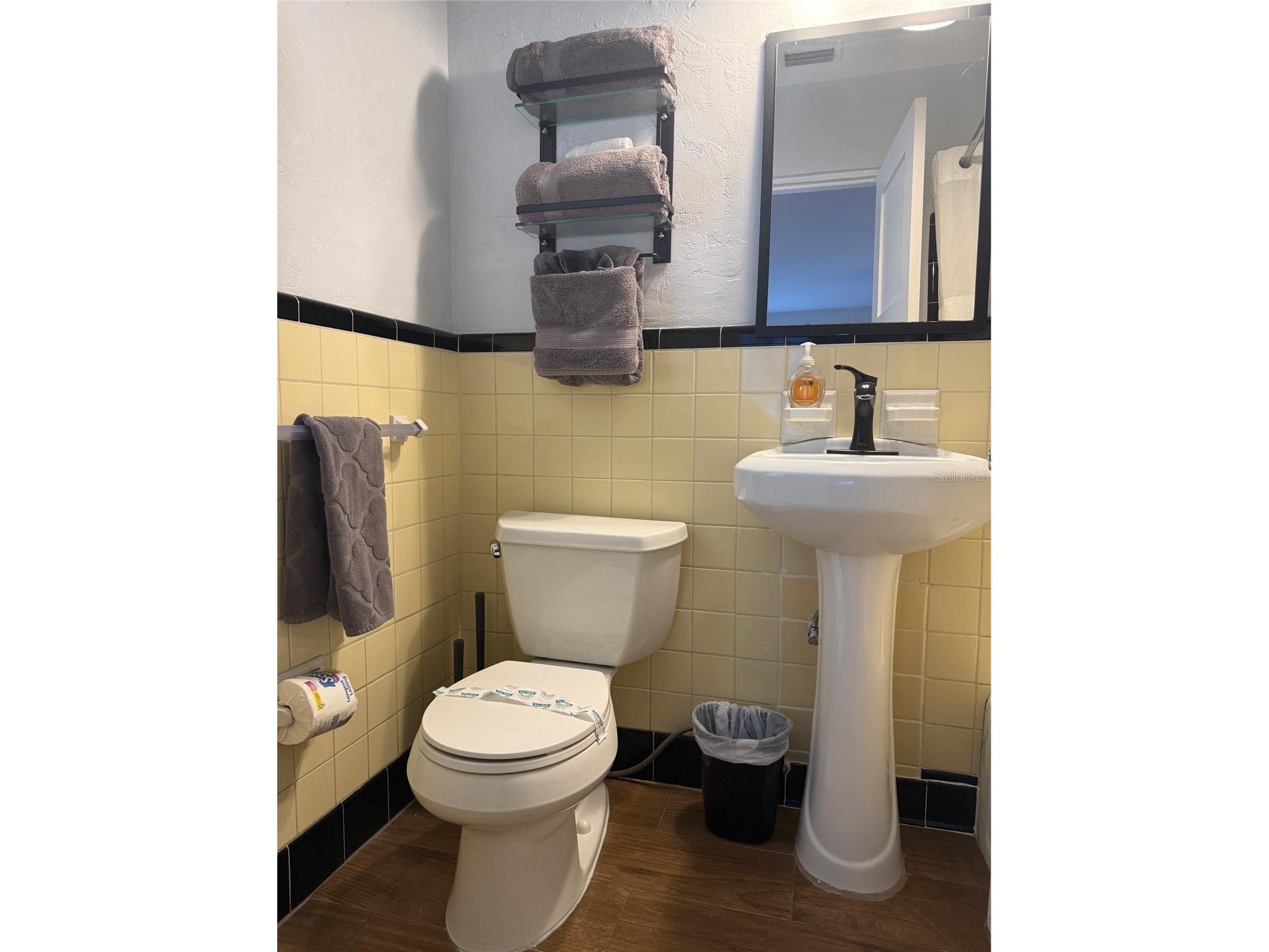 170 Roosevelt Drive #10 Sarasota FL 34236 A4670924 image24