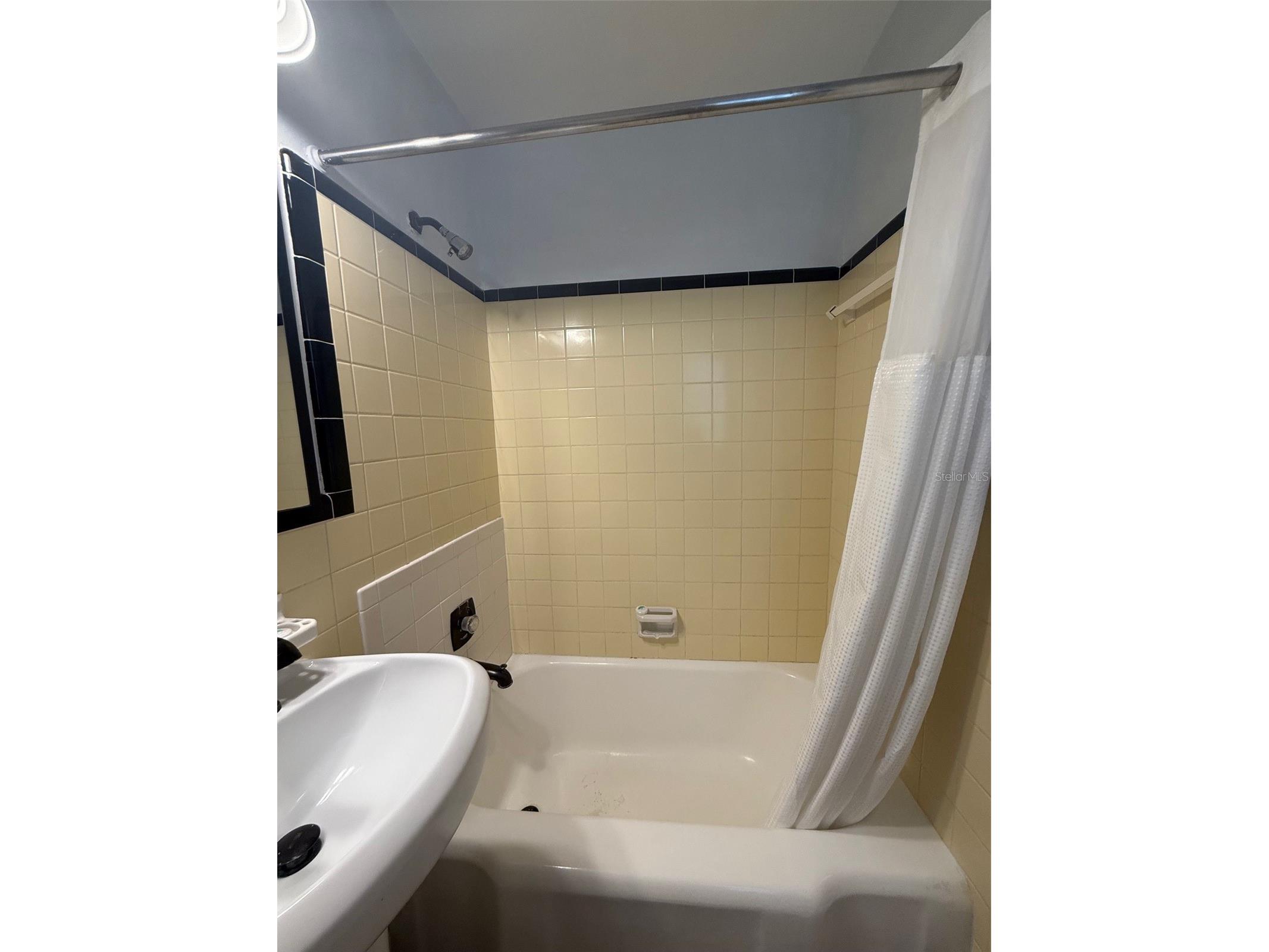 170 Roosevelt Drive #10 Sarasota FL 34236 A4670924 image25