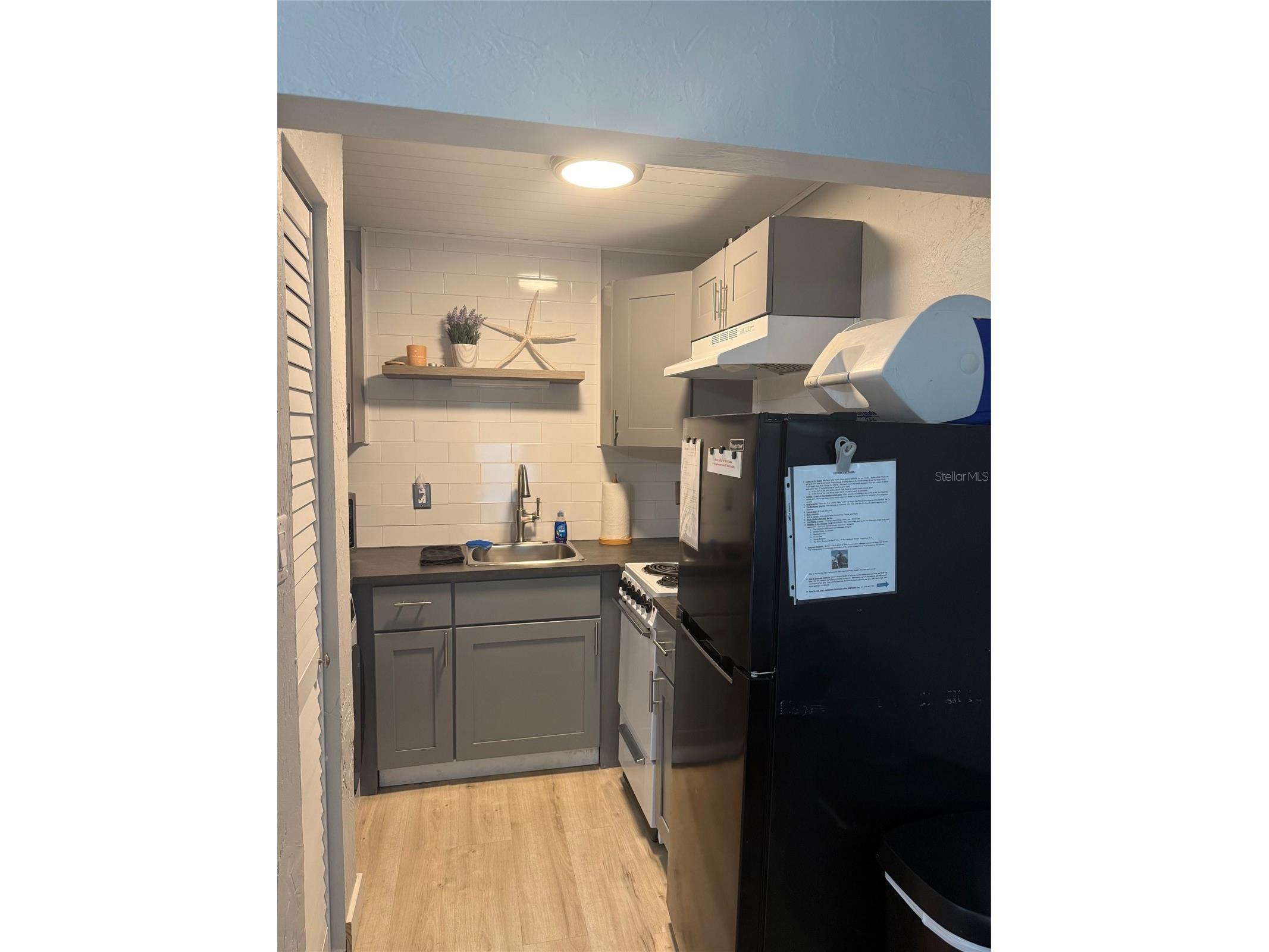 170 Roosevelt Drive #10 Sarasota FL 34236 A4670924 image8