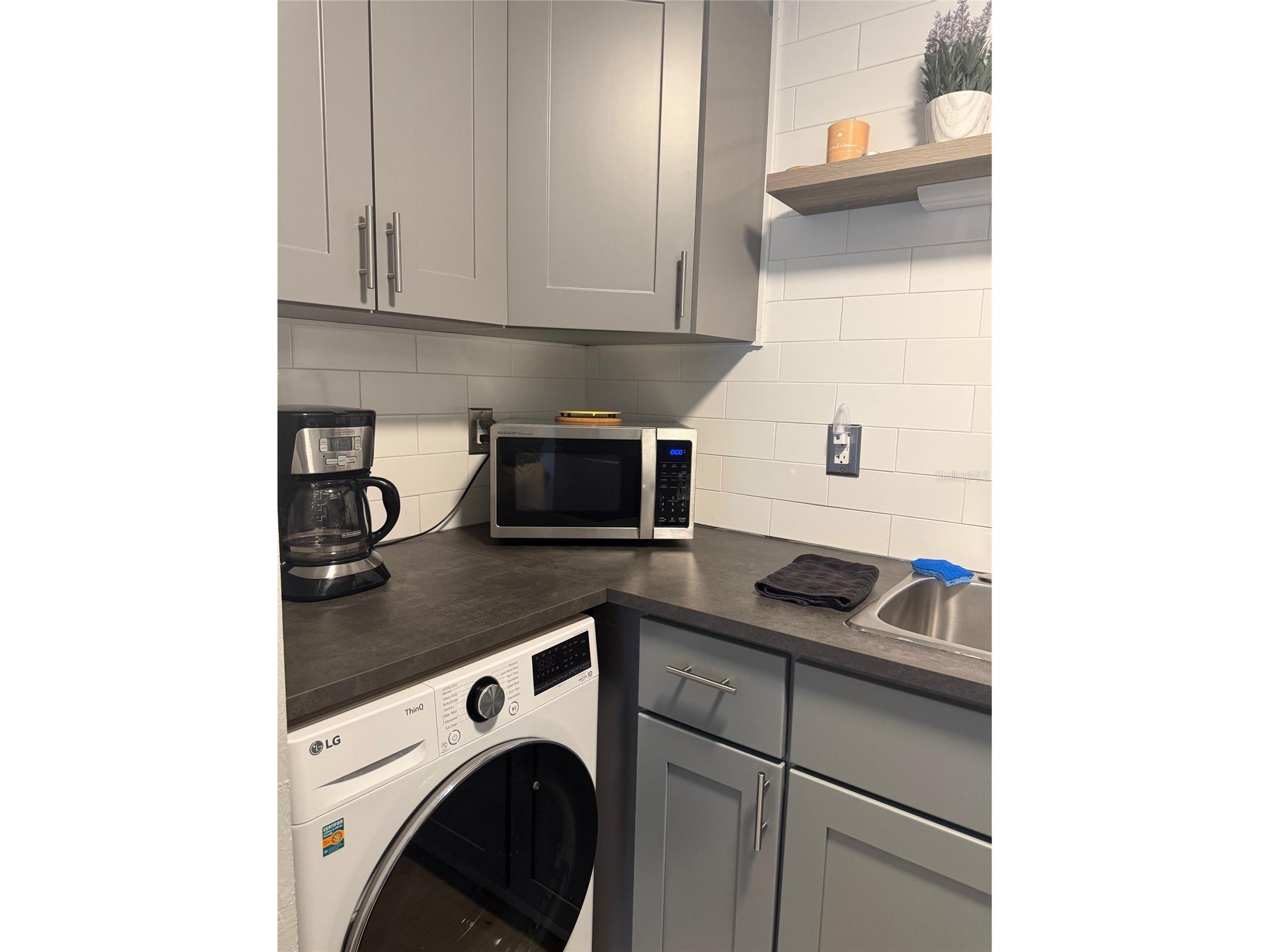 170 Roosevelt Drive #10 Sarasota FL 34236 A4670924 image9