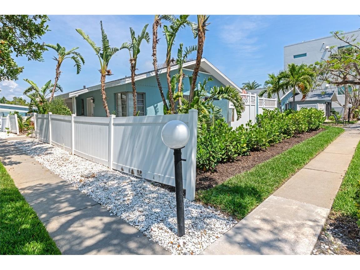 170 Roosevelt Drive #2 Sarasota FL 34236 A4652470 image1