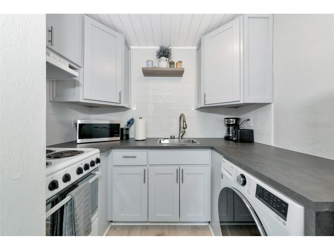 170 Roosevelt Drive #2 Sarasota FL 34236 A4652470 image14