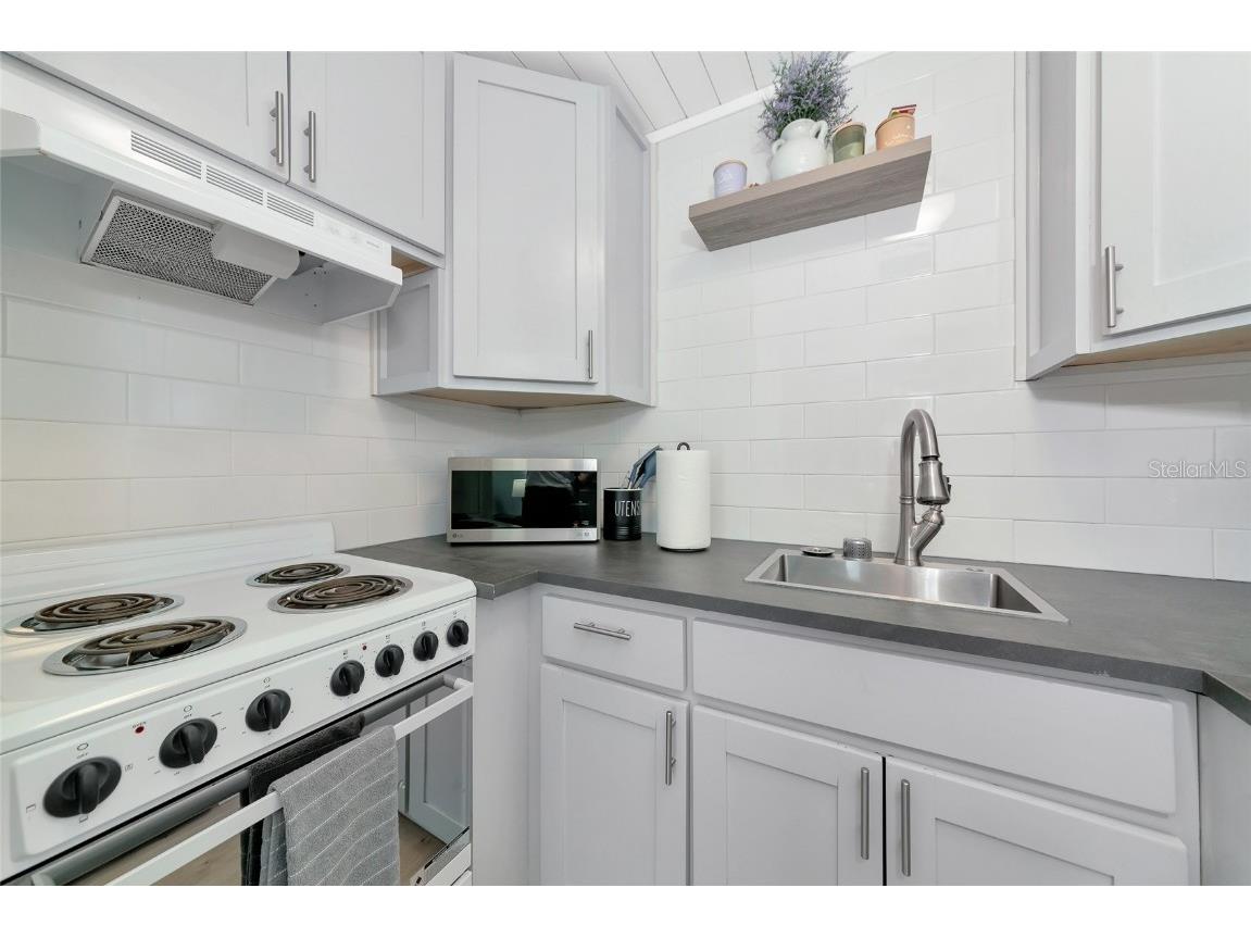 170 Roosevelt Drive #2 Sarasota FL 34236 A4652470 image15