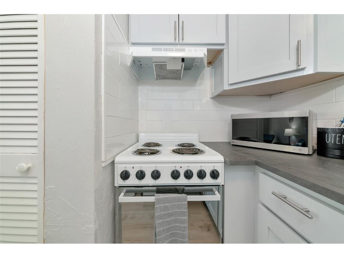 170 Roosevelt Drive #2 Sarasota FL 34236 A4652470 image16