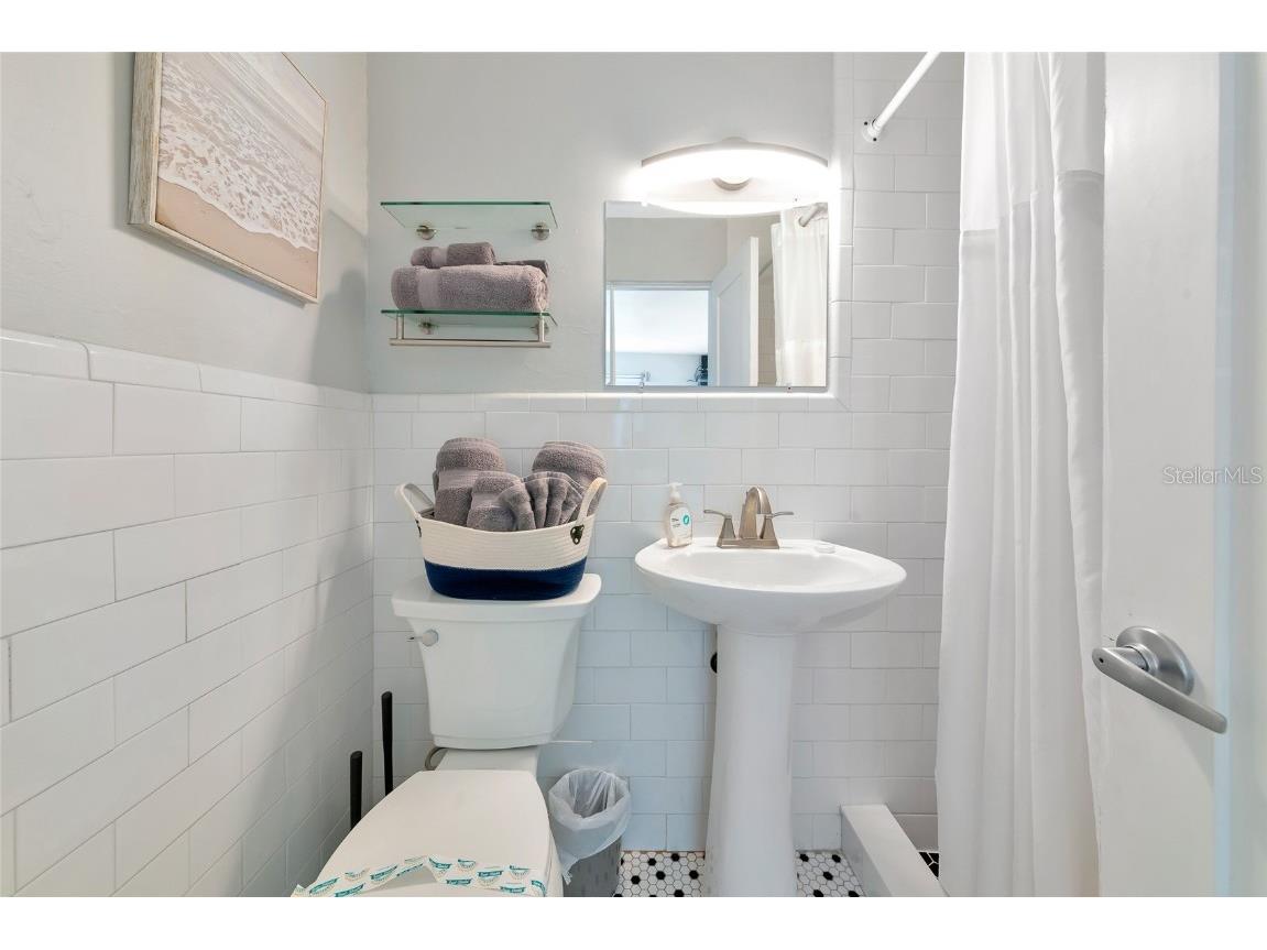 170 Roosevelt Drive #2 Sarasota FL 34236 A4652470 image18