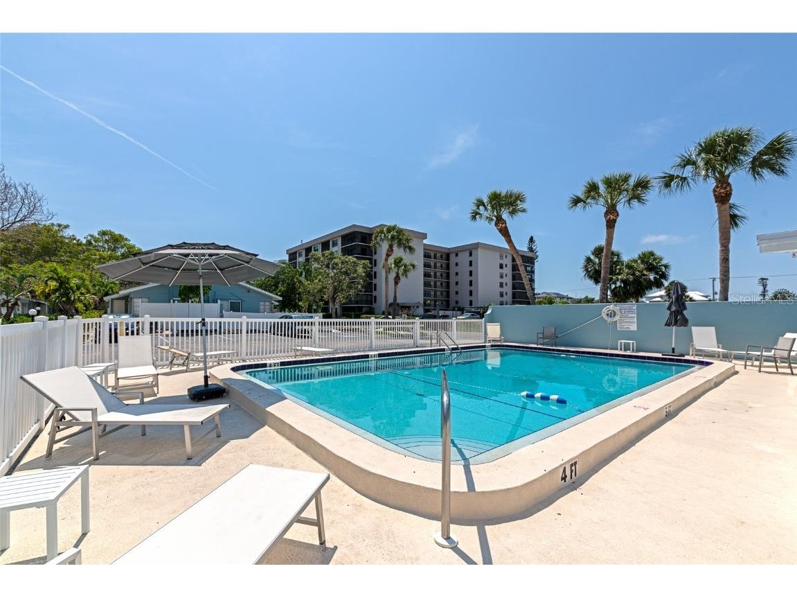 170 Roosevelt Drive #2 Sarasota FL 34236 A4652470 image22