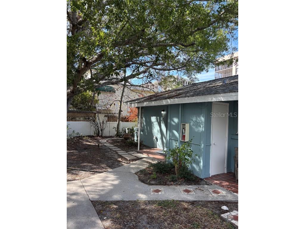 170 Roosevelt Drive #5 Sarasota FL 34236 A4651143 image1