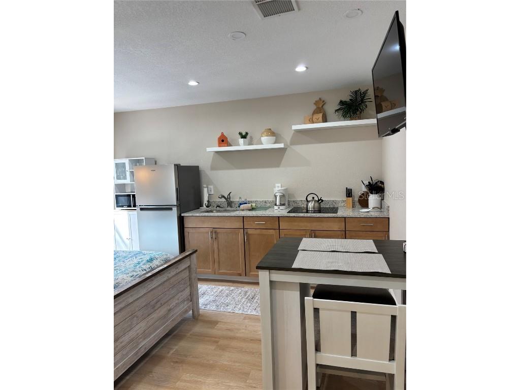 170 Roosevelt Drive #5 Sarasota FL 34236 A4651143 image10