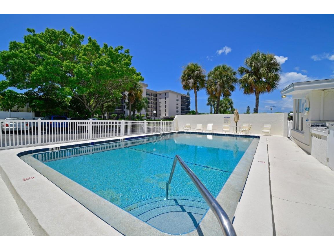 170 Roosevelt Drive #5 Sarasota FL 34236 A4651143 image12