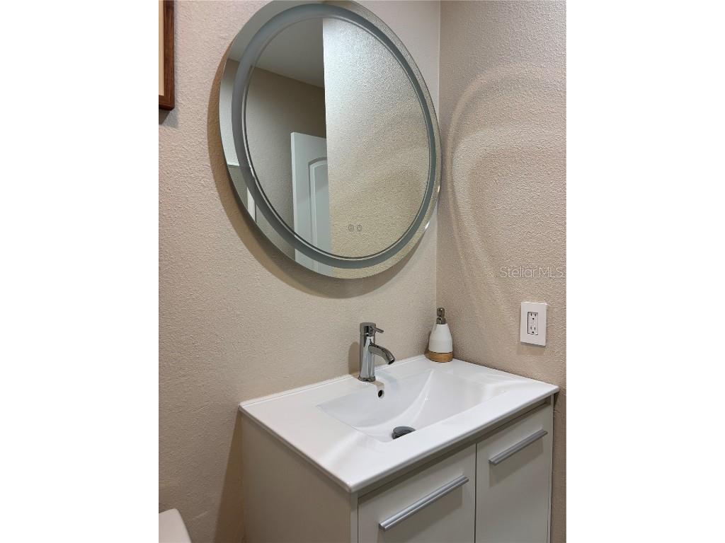 170 Roosevelt Drive #5 Sarasota FL 34236 A4651143 image8