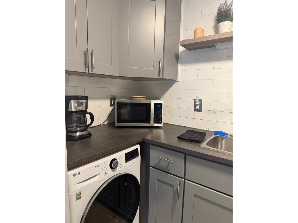 170 Roosevelt Drive #6 Sarasota FL 34236 A4670924 image11