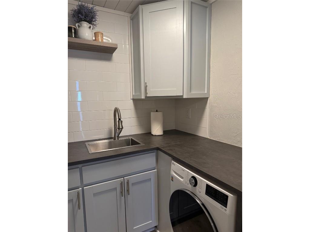 170 Roosevelt Drive #6 Sarasota FL 34236 A4670924 image15