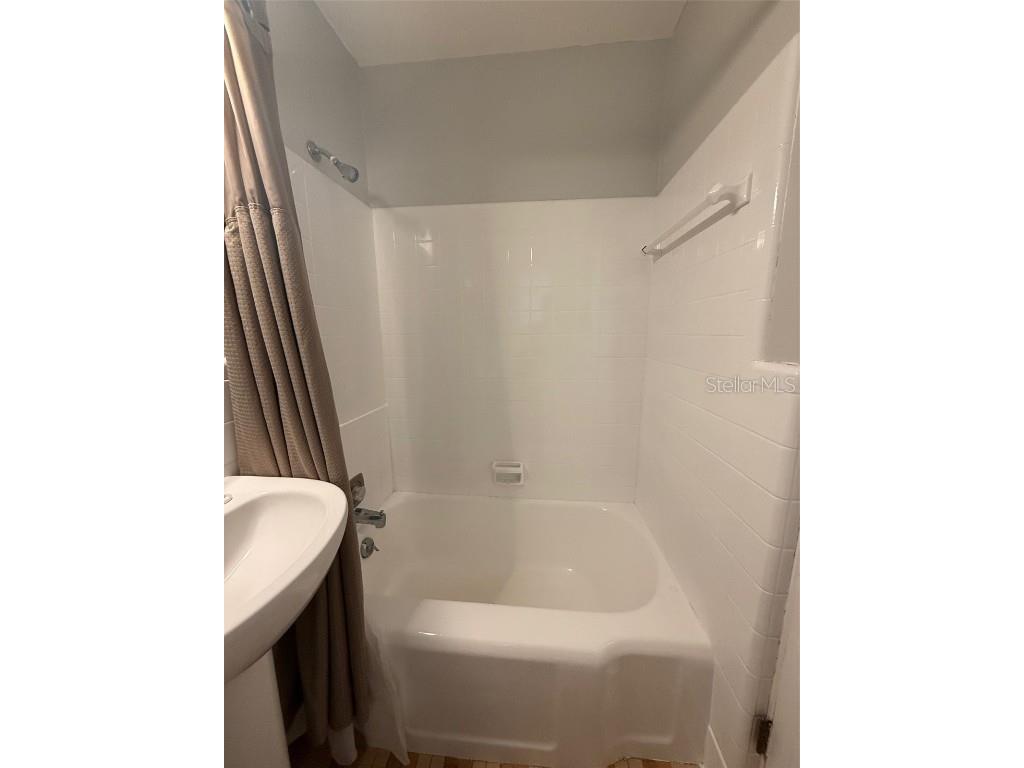 170 Roosevelt Drive #6 Sarasota FL 34236 A4670924 image22