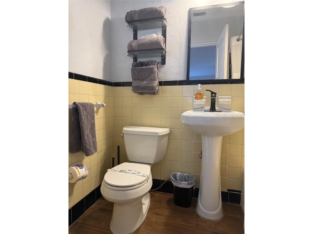 170 Roosevelt Drive #6 Sarasota FL 34236 A4670924 image26