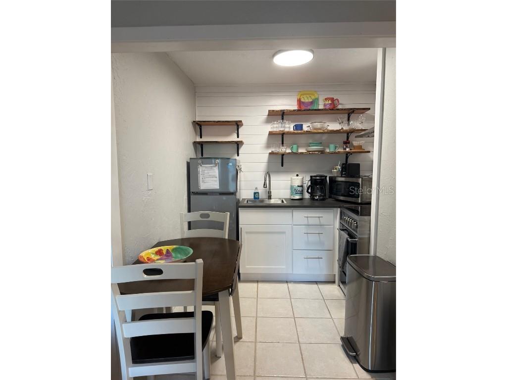 170 Roosevelt Drive #6 Sarasota FL 34236 A4670924 image8