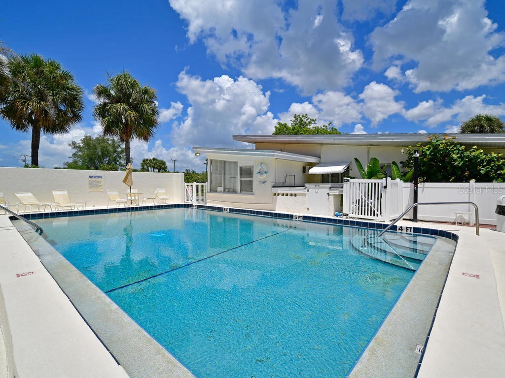 170 Roosevelt Drive #8 Sarasota FL 34236 A4693900 image13