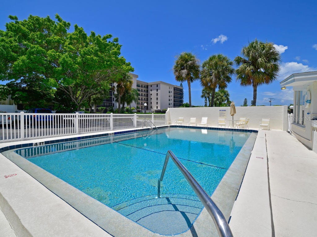 170 Roosevelt Drive #8 Sarasota FL 34236 A4693900 image14