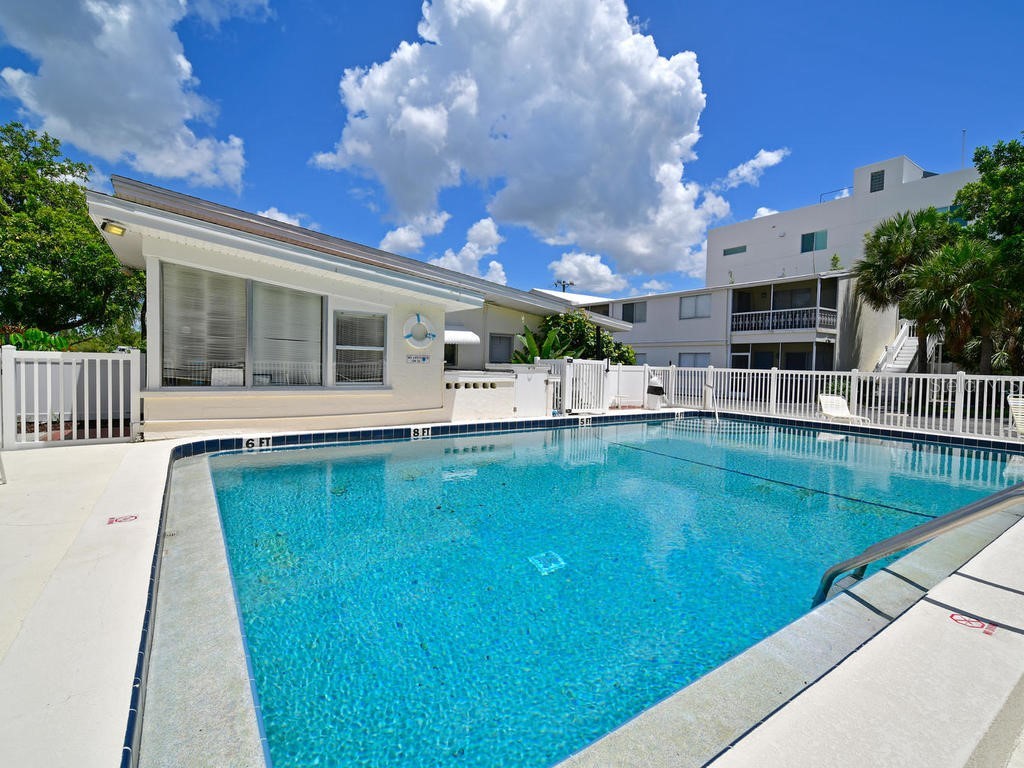 170 Roosevelt Drive #8 Sarasota FL 34236 A4693900 image15
