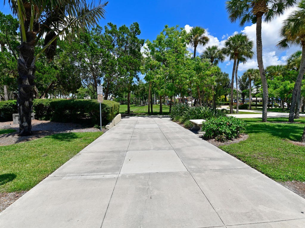 170 Roosevelt Drive #8 Sarasota FL 34236 A4693900 image17