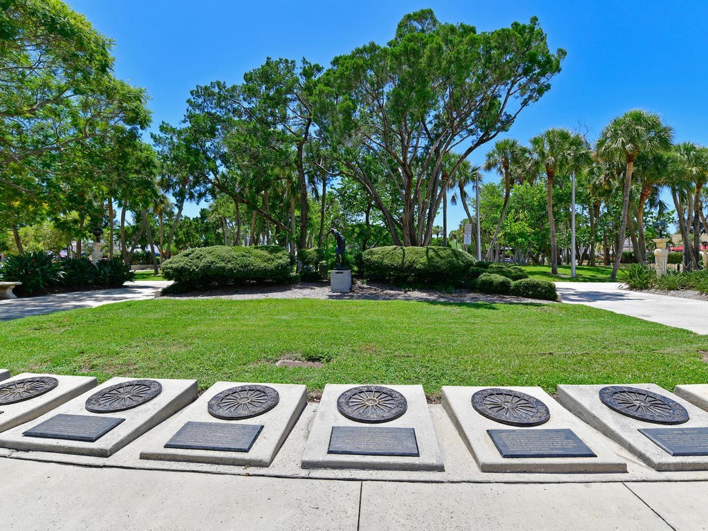 170 Roosevelt Drive #8 Sarasota FL 34236 A4693900 image19