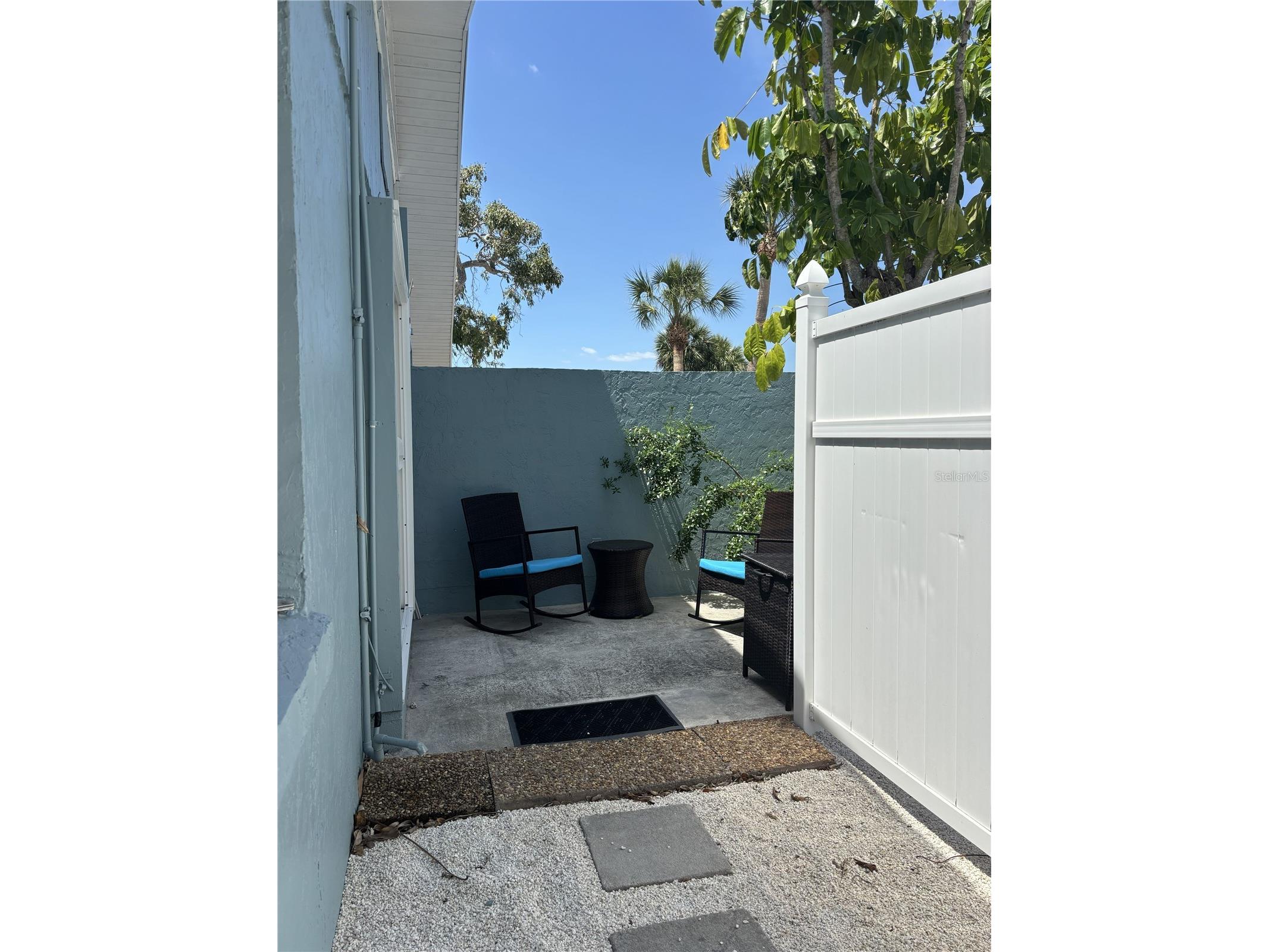 170 Roosevelt Drive #8 Sarasota FL 34236 A4693900 image4